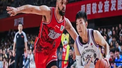 “哈兰德帽子戏法受伤离场，曼城以4-0大胜纽卡斯尔”